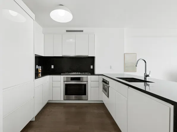 385 First Avenue image 4 of 16