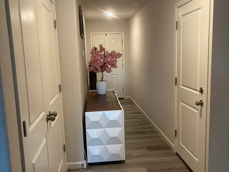 470 Reizen Dr — Photo 2