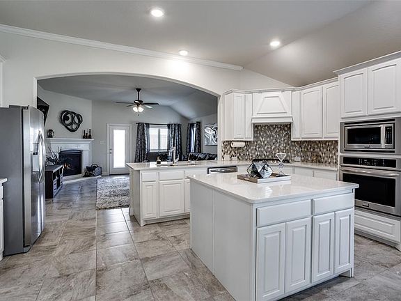 5th image of 1400 Chiva Dr