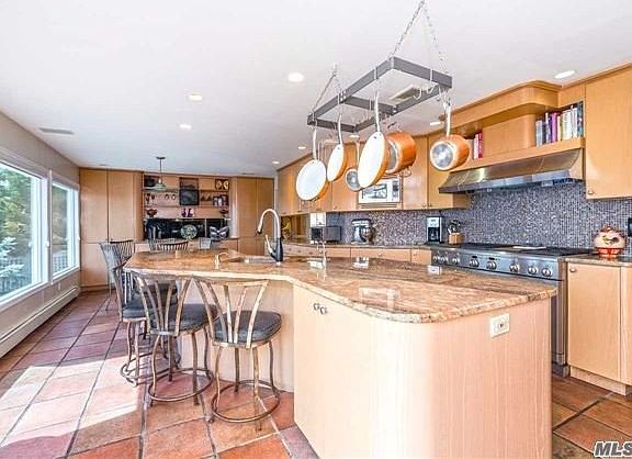 5th image of 2557 Glenn Dr