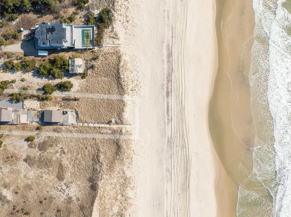 27 Dune Rd, East Quogue, NY 11942