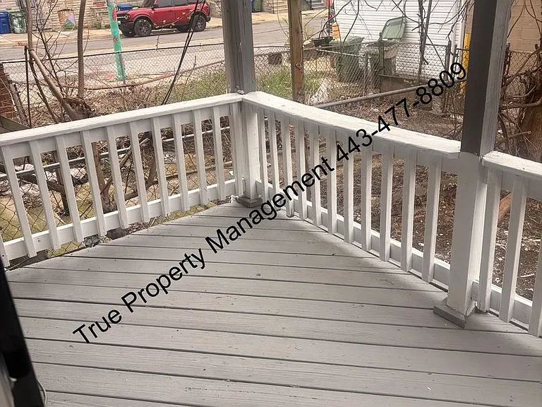 305 S Calhoun St — Photo 2