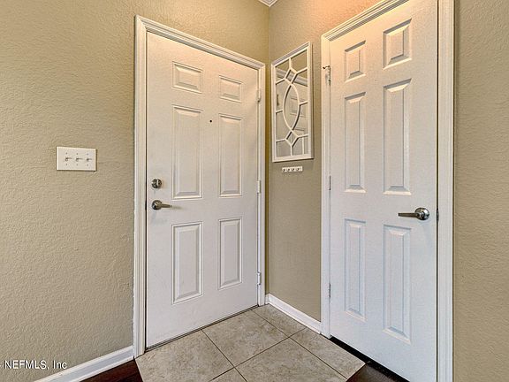 4th image of 8539 GATE Parkway W #1633