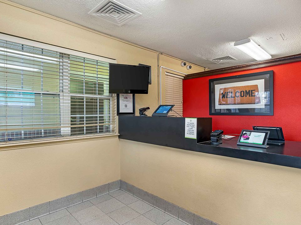 Lobby and Guest Check-in