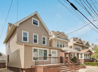 8928 85th St, Jamaica, NY 11421