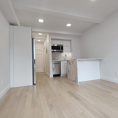 4th image of 320 E 42nd St APT 1715