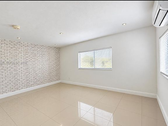 3rd image of 560 NE 67th St APT 4