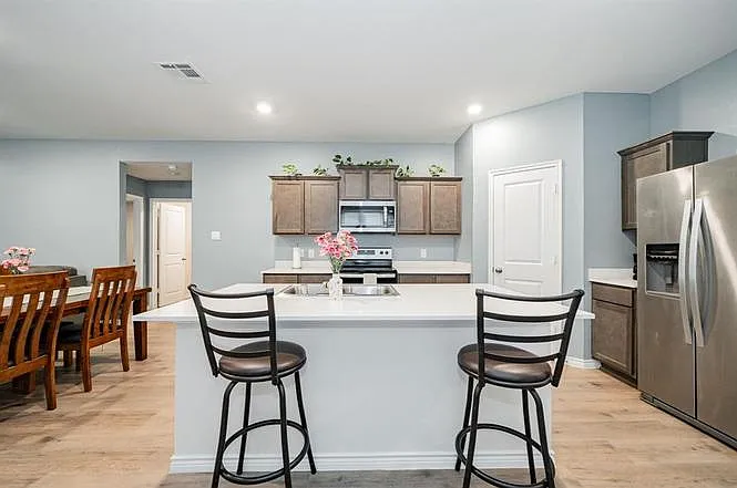 807 Sunrise Ln — Photo 12