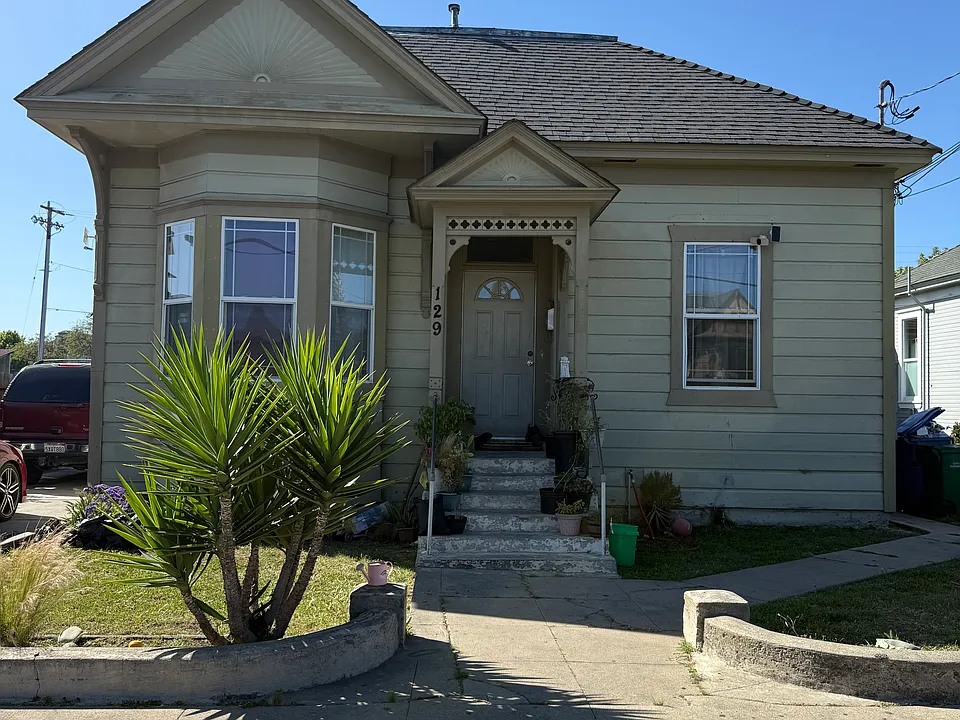 129 Maple Ave