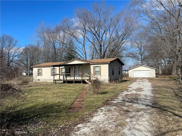 106 W Walnut St, Watson, IL 62473