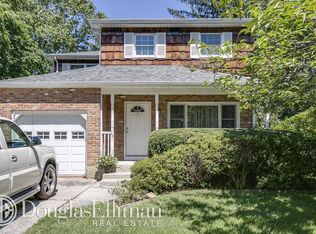 25 Chester St, Locust Valley, NY 11560