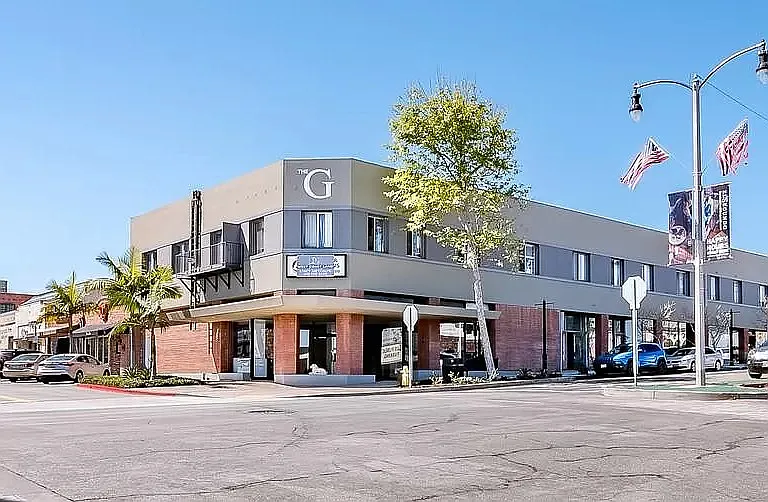 Building Photo - 200 W Grand Ave #4