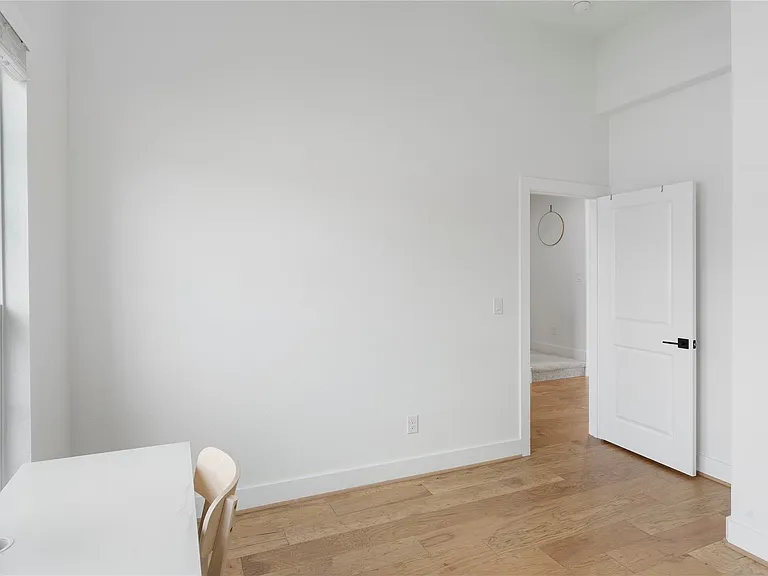 300 Hollister Dr — Photo 20