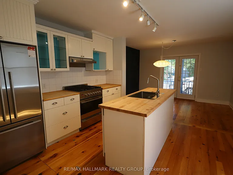 21 Electric St — Photo 2
