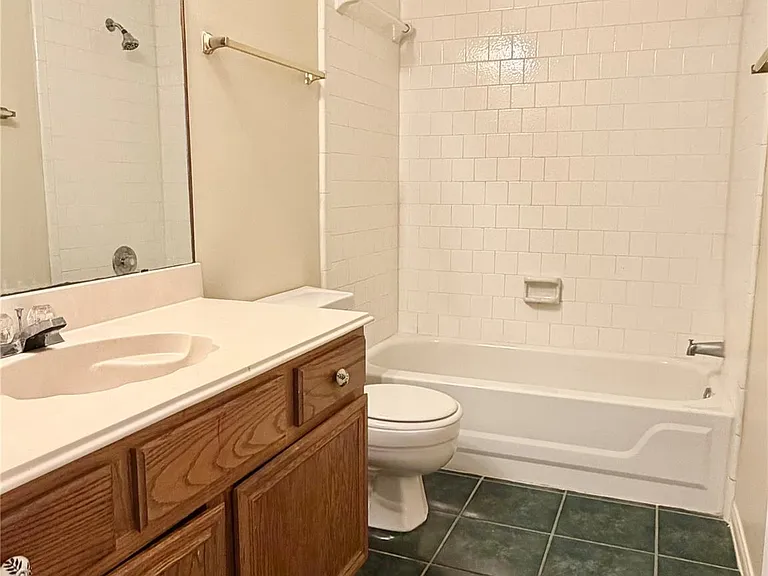 17407 Chamberlain Dr — Photo 20