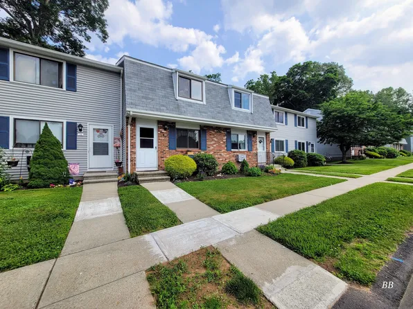 40 Heritage Woods #40, Wallingford, CT 06492