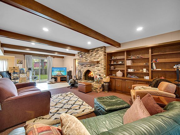 5th image of 3106 Scott Cres