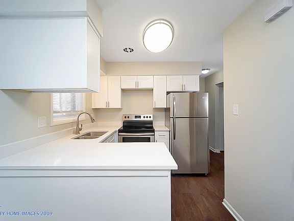 5th image of 1S262 Holyoke Ln #262