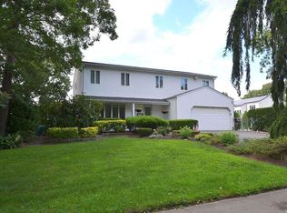 1 Tall Pines Ln, Nesconset, NY 11767