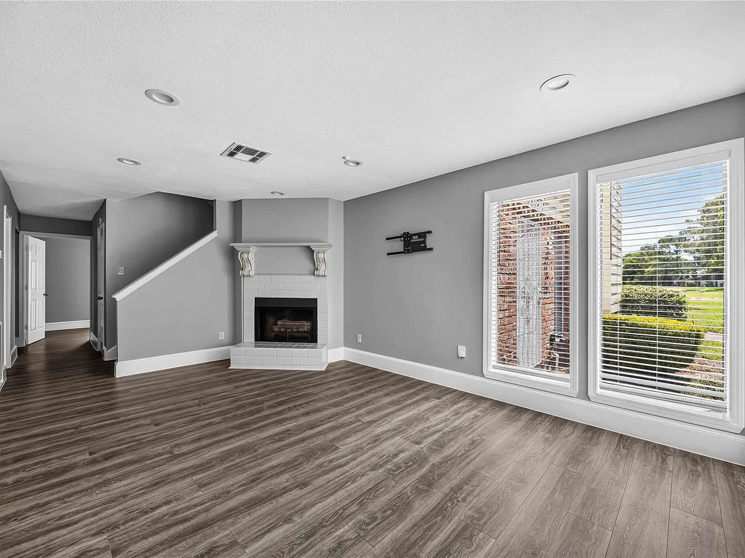 3 bed, 2.5 bath, 1806 sqft, $1,675 — Photo 2