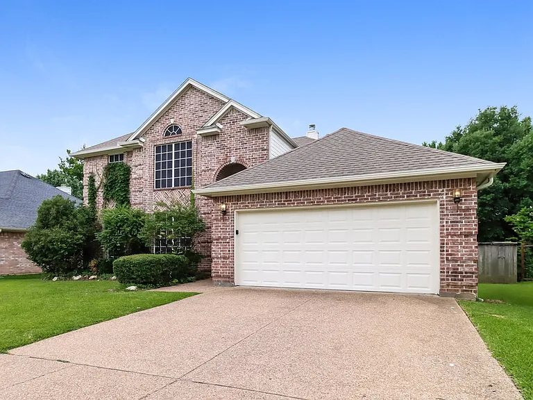 703 Biscayne Dr — Photo 4