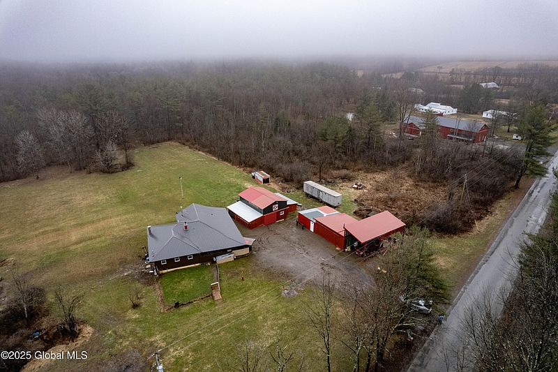 3rd image of 589 Anderson Road