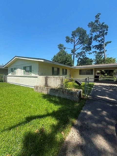 1st image of 543 Stratford Dr