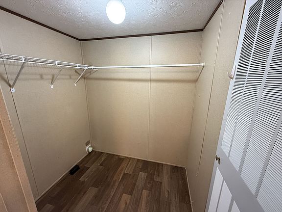 5th image of 127 Neches Dr