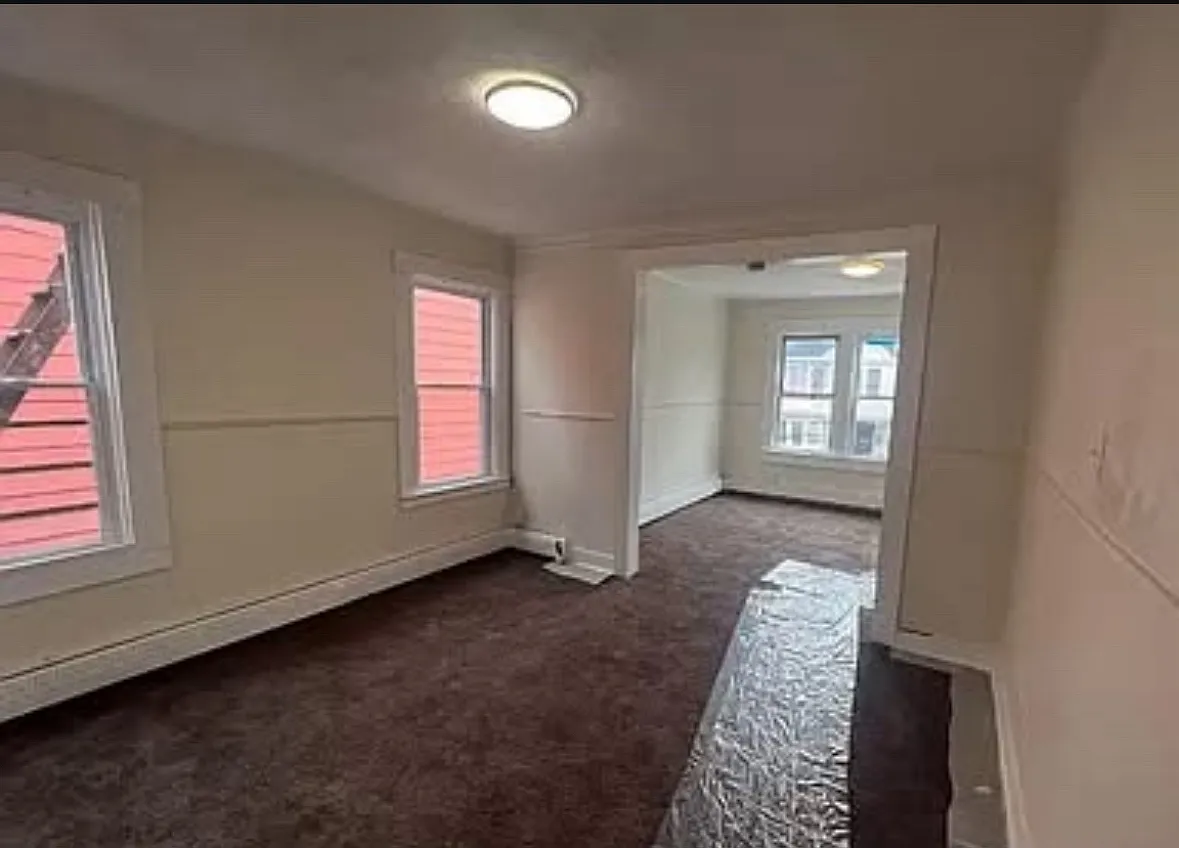 3 bed, $2,200 — Photo 3