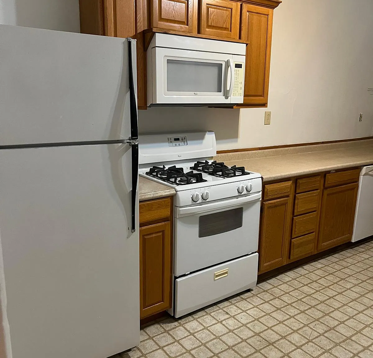 3 bed, $1,600 — Photo 2