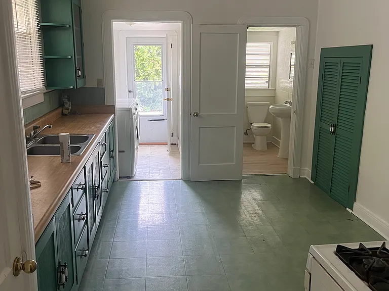 535 Maple Ave — Photo 8
