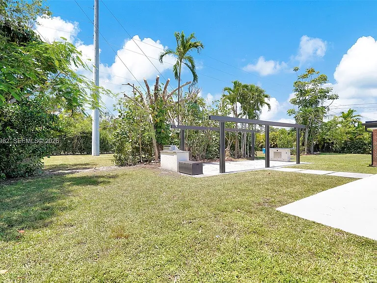 7700 SW 139th Ter — Photo 25