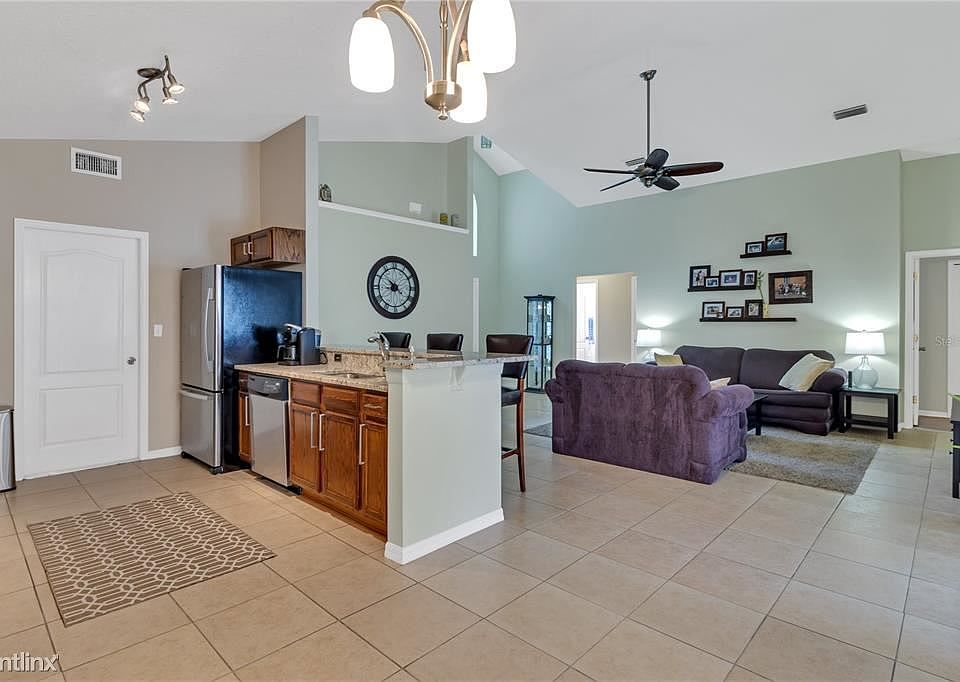 1st image of 2928R Oak Run Blvd