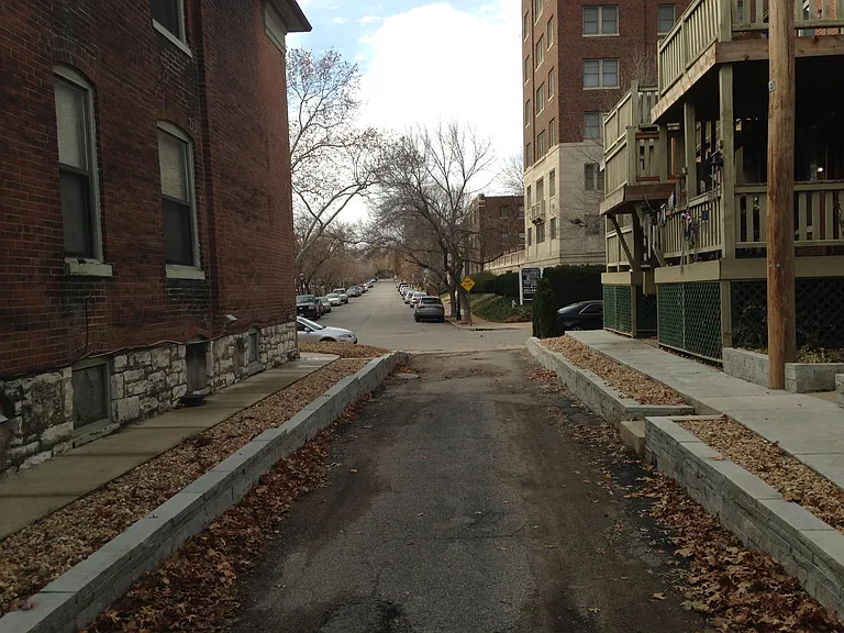 4390 McPherson Ave — Photo 44