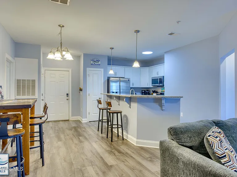 300 Gateway Dr #320 — Photo 7