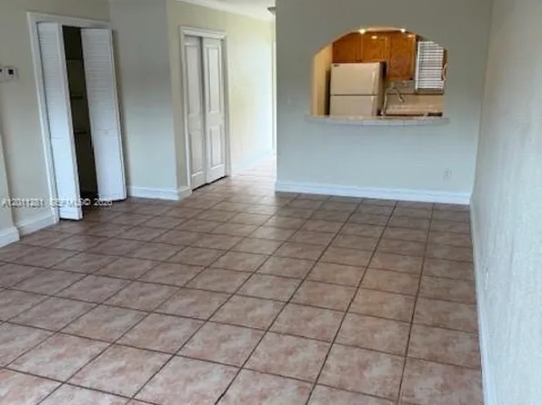 6707 N Kendall Dr APT 104, Pinecrest, FL 33156