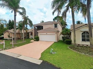 102 Wedgewood Lakes N, Greenacres, FL 33463