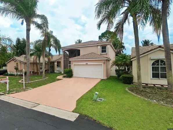 102 Wedgewood Lakes N, Greenacres, FL 33463