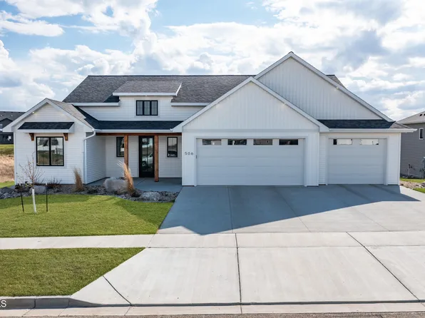 506 Flint Dr, Bismarck, ND 58503