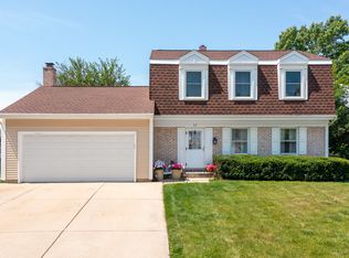 22 Yardley Ln, Schaumburg, IL 60194