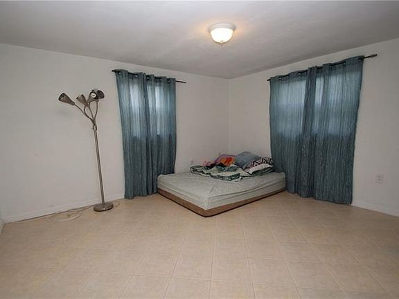 5th image of 1043 Maybury Dr