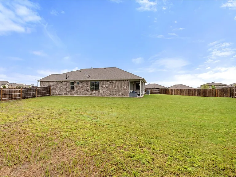 16401 Coratina Dr — Photo 35