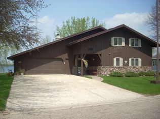 126 Sunset Dr, Saint James, MN 56081