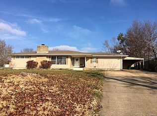 740 Amvets Dr, De Soto, MO 63020