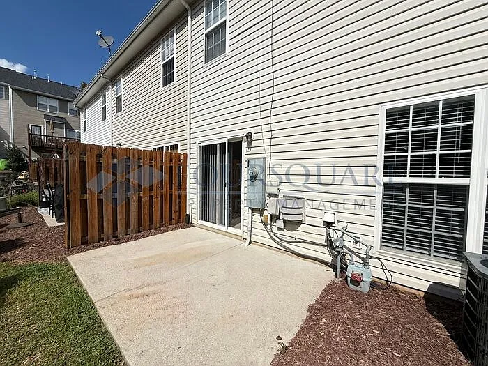 3 bed, 2.5 bath, 1700 sqft, $2,097 — Photo 4