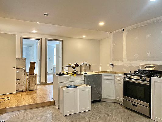 4th image of 309 Roebling St #2