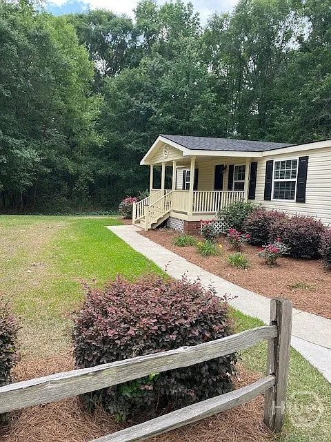 3 bed, 2.0 bath, 1568 sqft, $1,800 — Photo 2