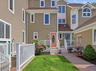 60 Pointe Rok Dr Unit 60, Worcester, MA 01604