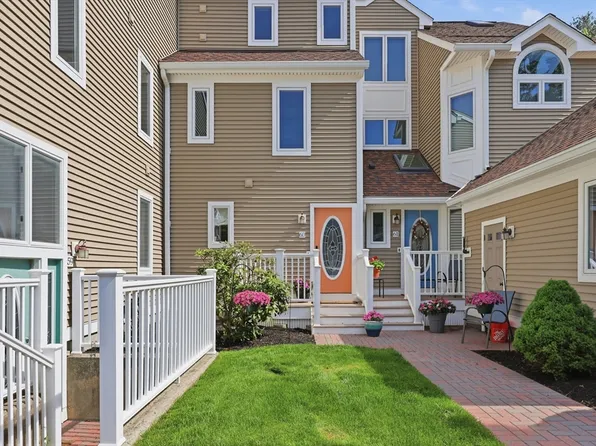 60 Pointe Rok Dr Unit 60, Worcester, MA 01604