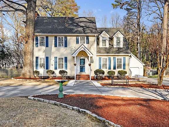 2nd image of 1906 Chelsea Drive NW